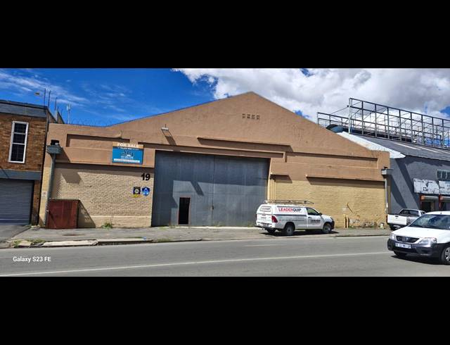 1,700M² WAREHOUSE FOR SALE IN VILLAGE MAIN